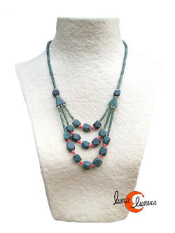 Collares India. Collar tipo gargantilla cubos de jade y rojo.