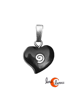 Azabache asturiano. Colgantes de miniaturas talladas a mano. Corazón con espiral de plata.