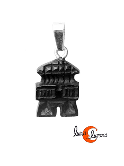 Azabache asturiano. Colgantes de miniaturas talladas a mano. Hórreo.