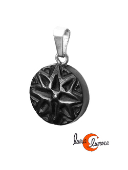 Azabache asturiano. Colgantes de miniaturas talladas a mano. Flor de agua celta, estrellada.