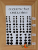 Azabache asturiano. Pendientes pequeños de plata pegados a la oreja.