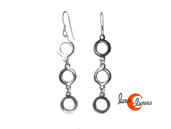 Pendientes de plata. Pendientes largos con tres aros pequeños.