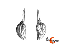 Pendientes de plata. Hoja pequeña tallada.